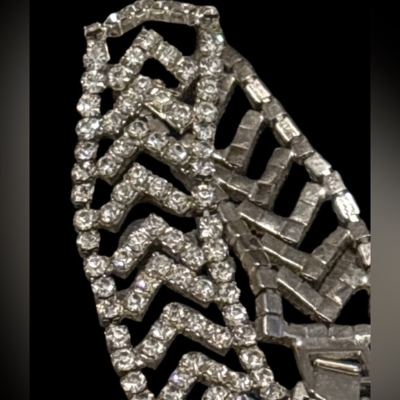 Elegant Silver Crystal Bracelet - Picture 7 of 9